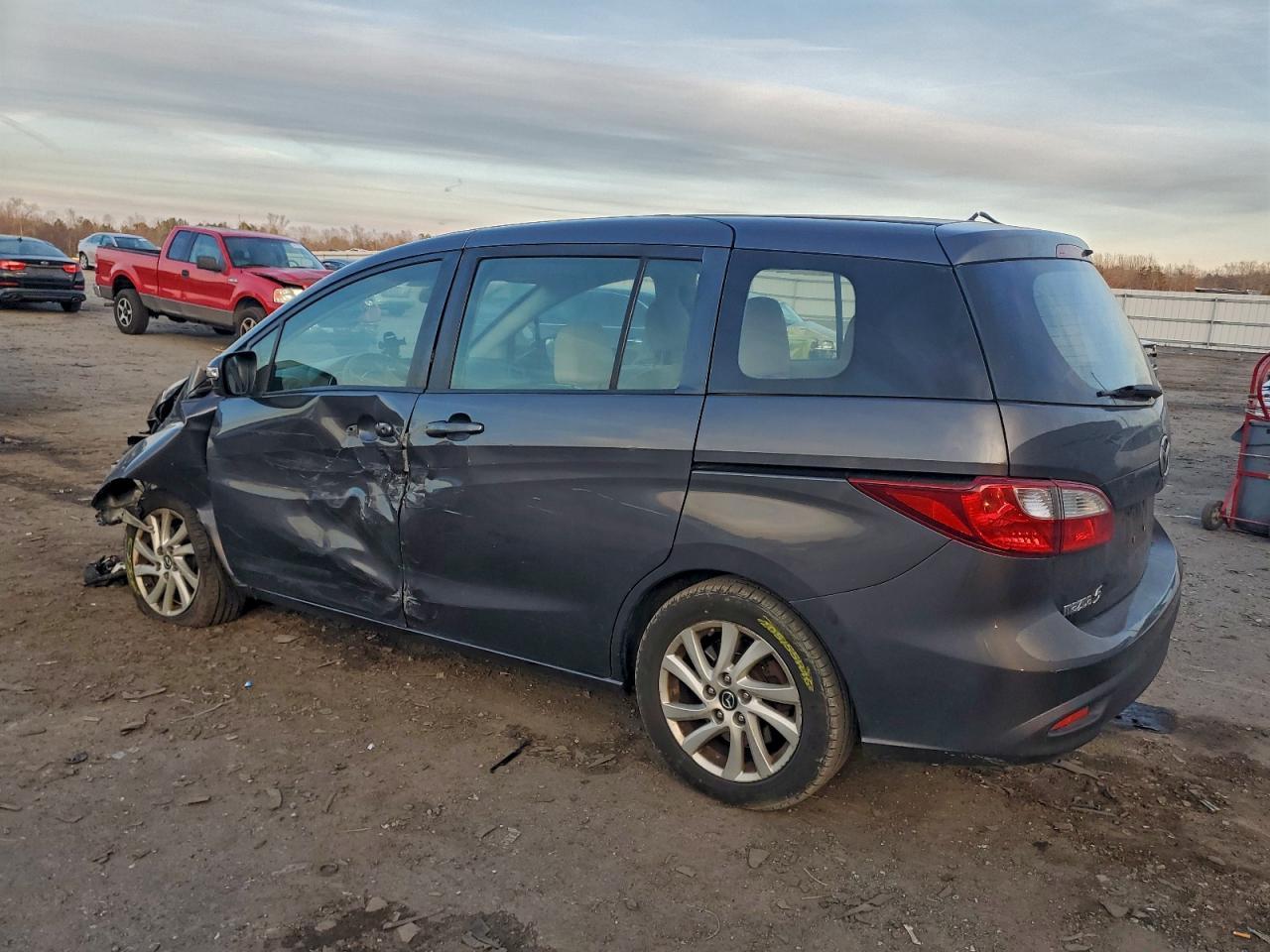 2013 MAZDA 5