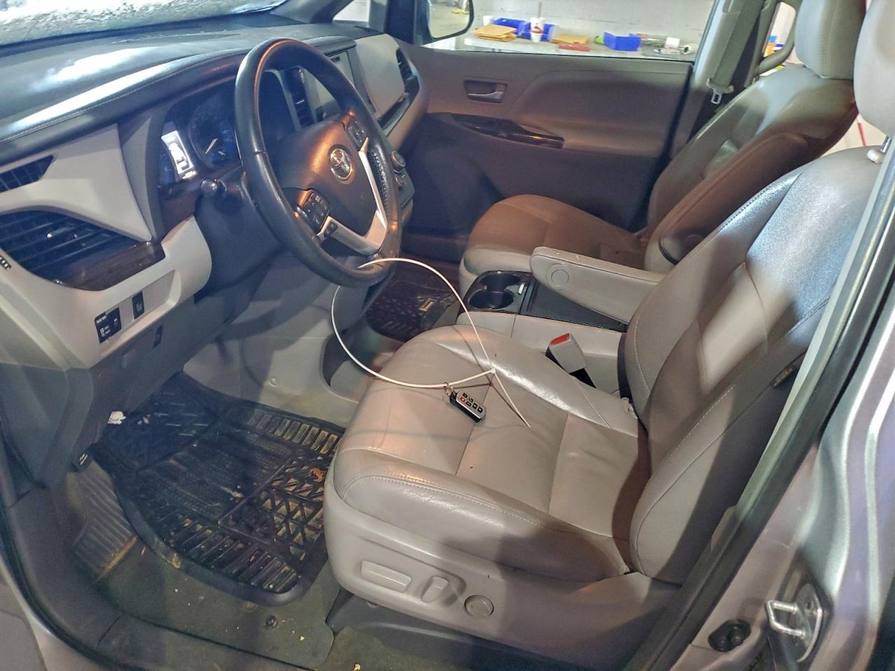 2017 TOYOTA SIENNA