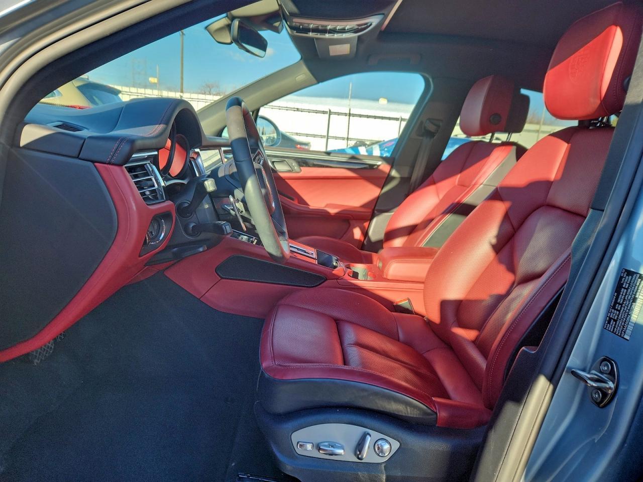 2022 PORSCHE Macan