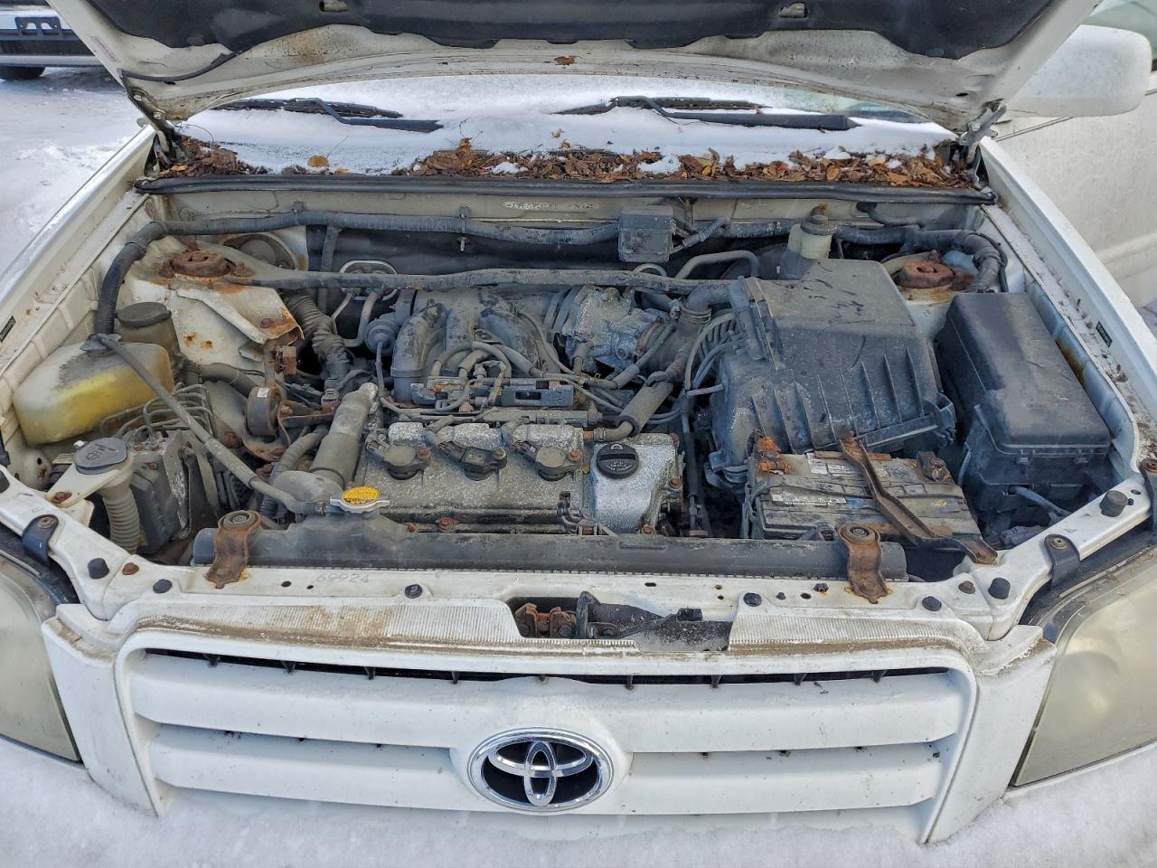 2004 TOYOTA HIGHLANDER