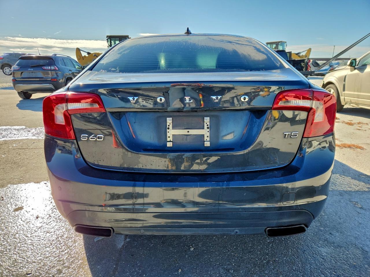 2015 VOLVO S60