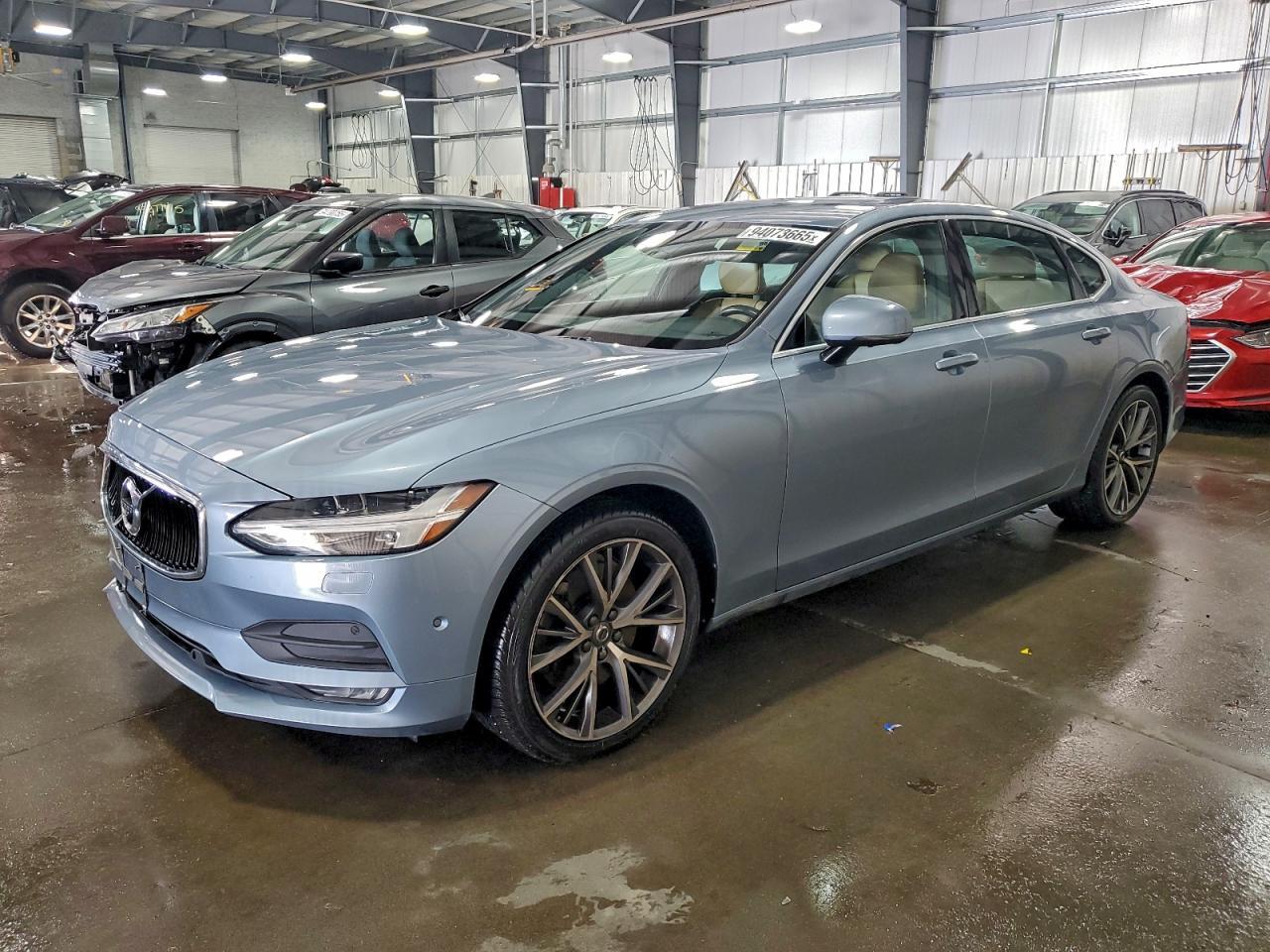 2018 VOLVO S90