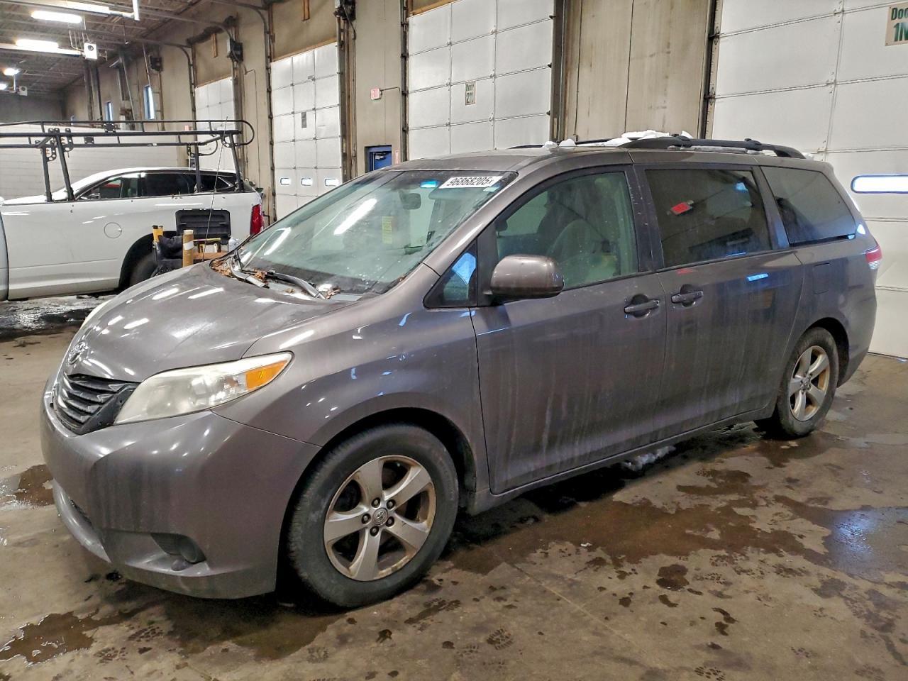 2014 TOYOTA SIENNA