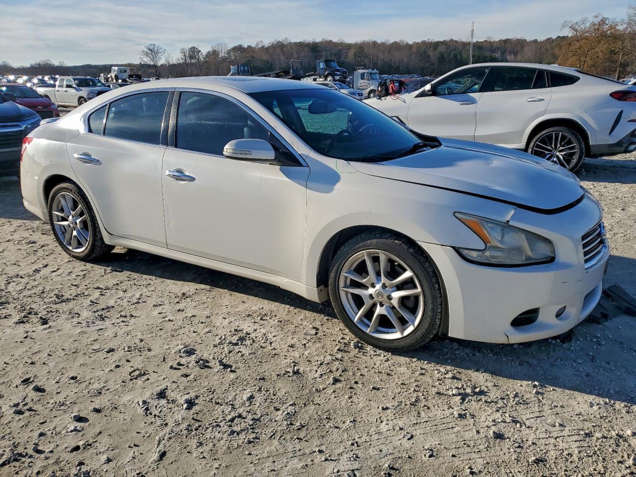 2011 NISSAN Maxima