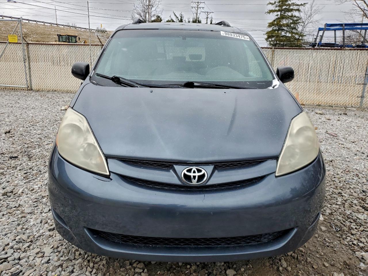 2010 TOYOTA SIENNA