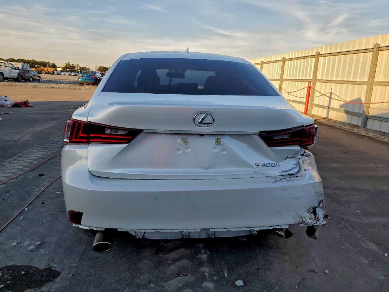 2016 LEXUS IS 200t