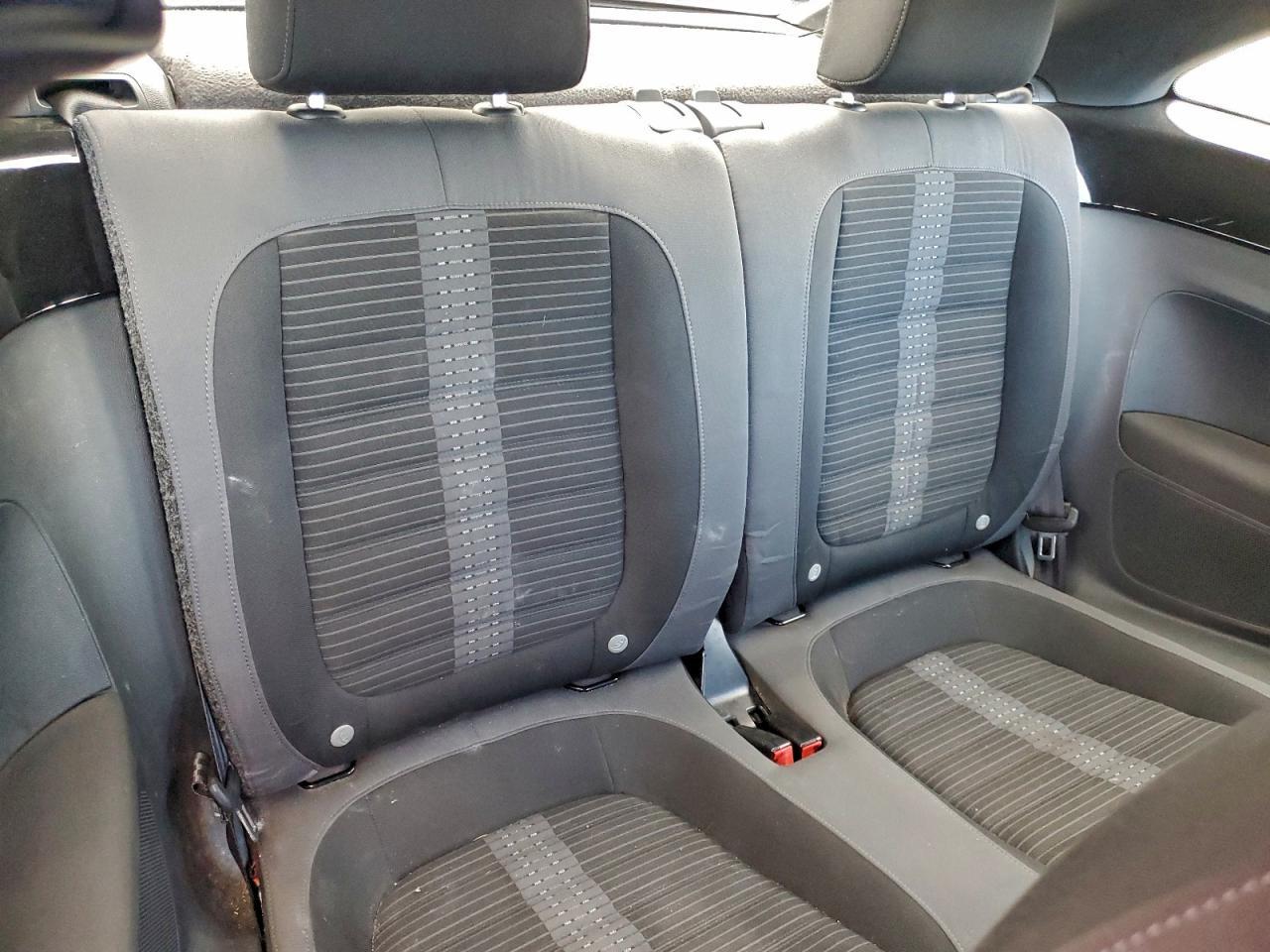 2012 VOLKSWAGEN Beetle