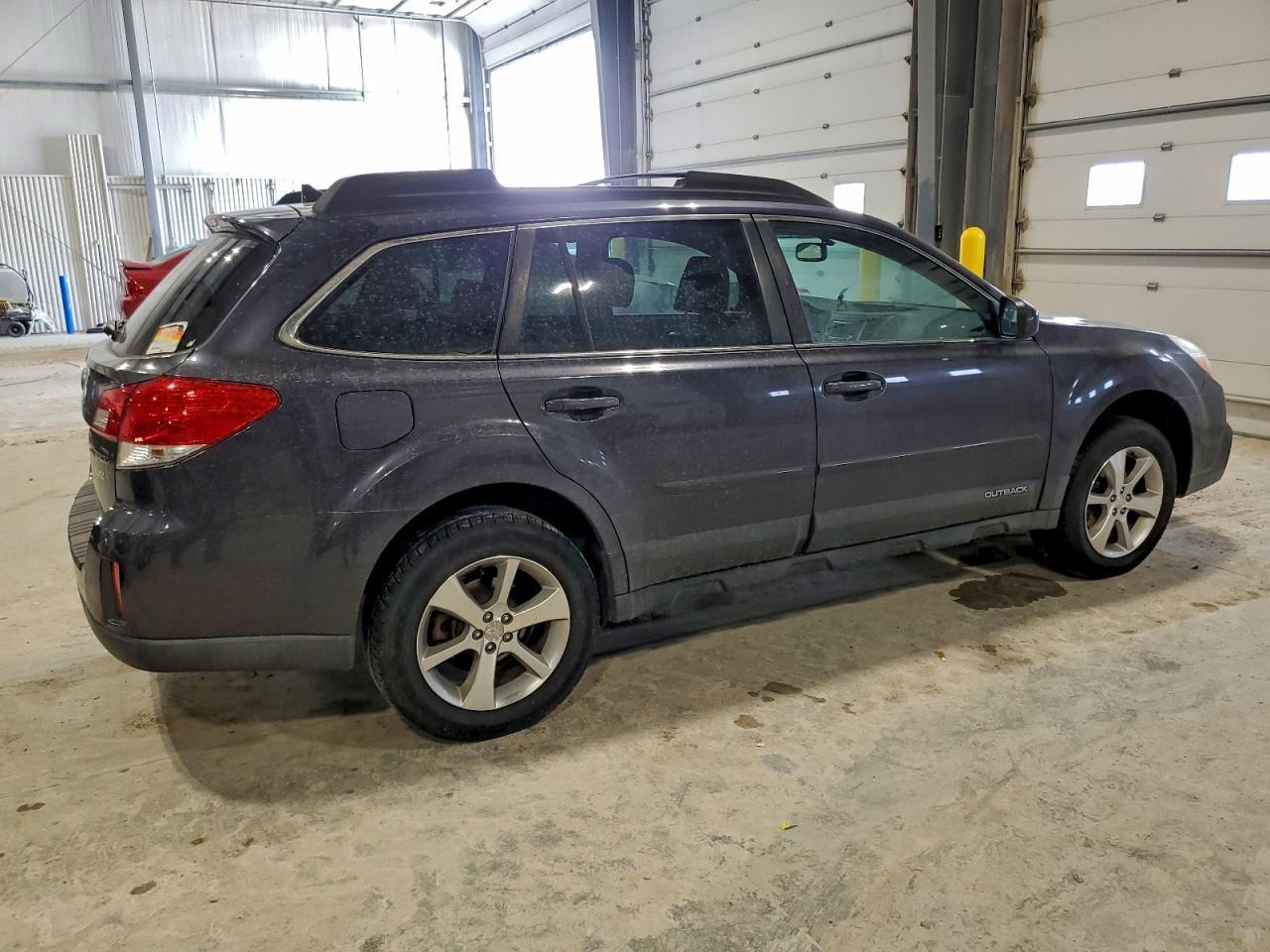 2013 SUBARU Outback