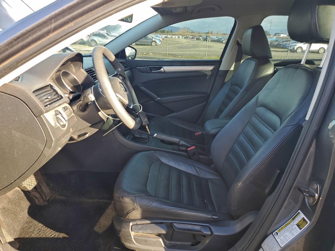 2016 VOLKSWAGEN Passat