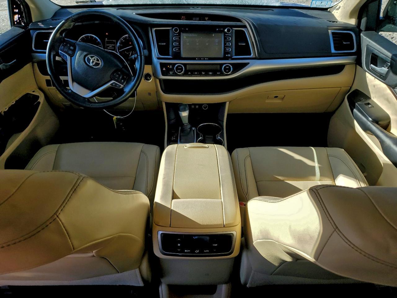 2017 TOYOTA HIGHLANDER