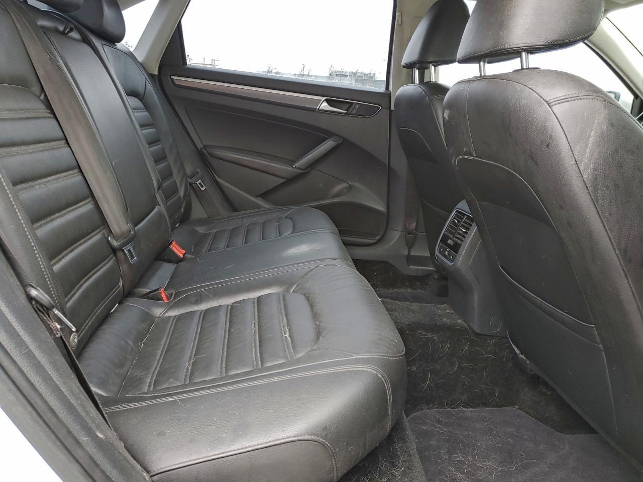 2016 VOLKSWAGEN Passat