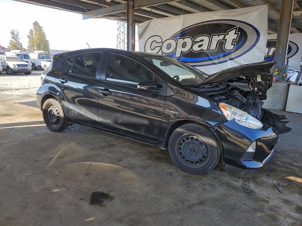 2013 TOYOTA Prius c