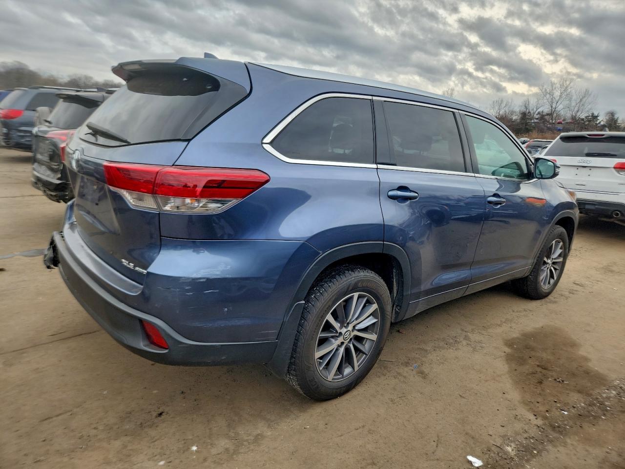 2018 TOYOTA HIGHLANDER