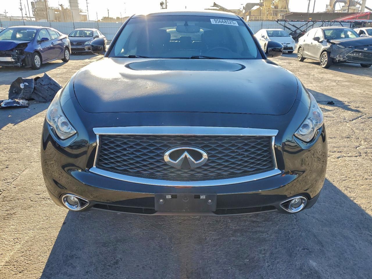 2017 INFINITI QX70