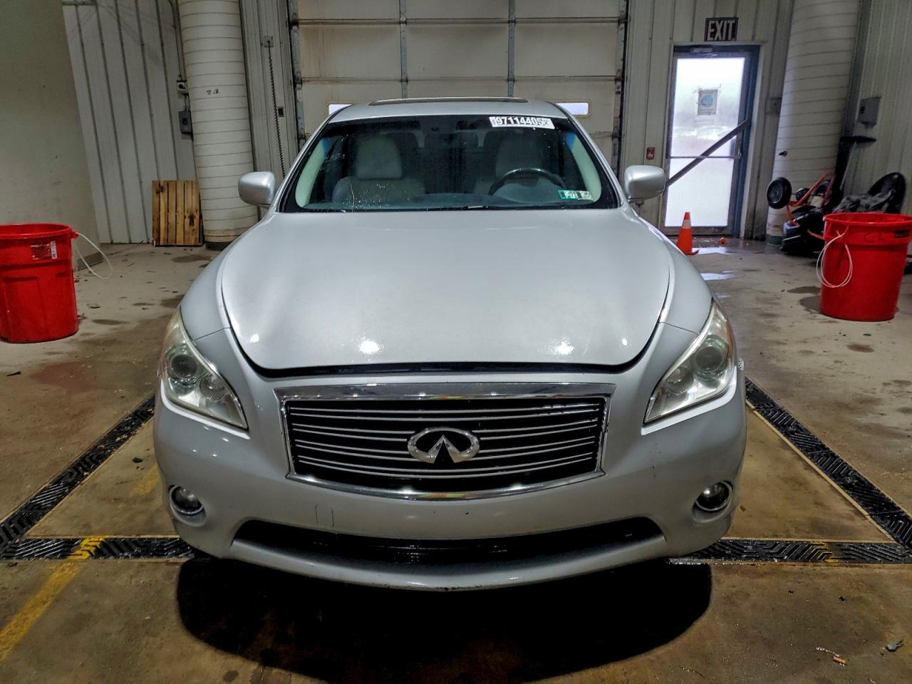 2011 INFINITI M37
