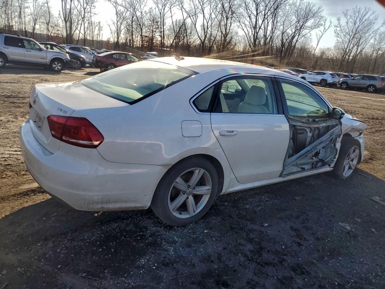 2014 VOLKSWAGEN Passat