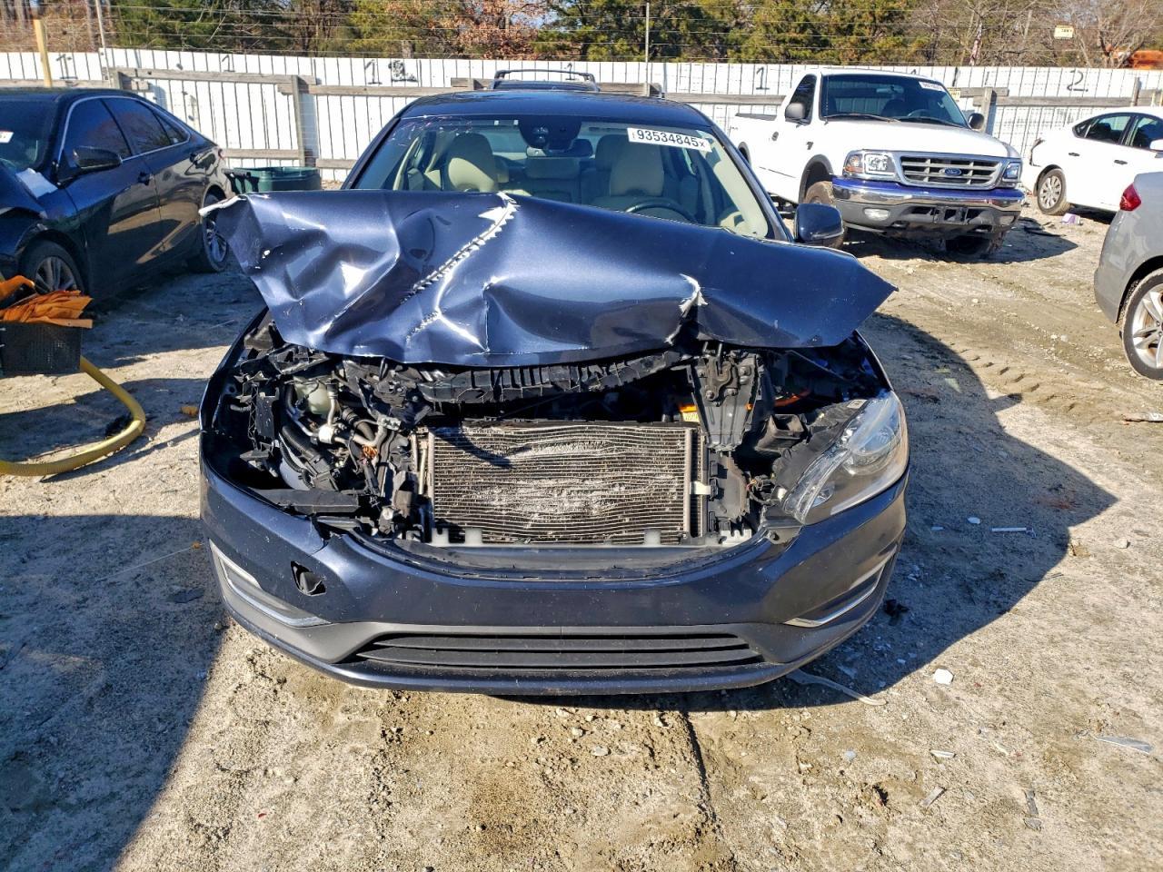 2015 VOLVO S60