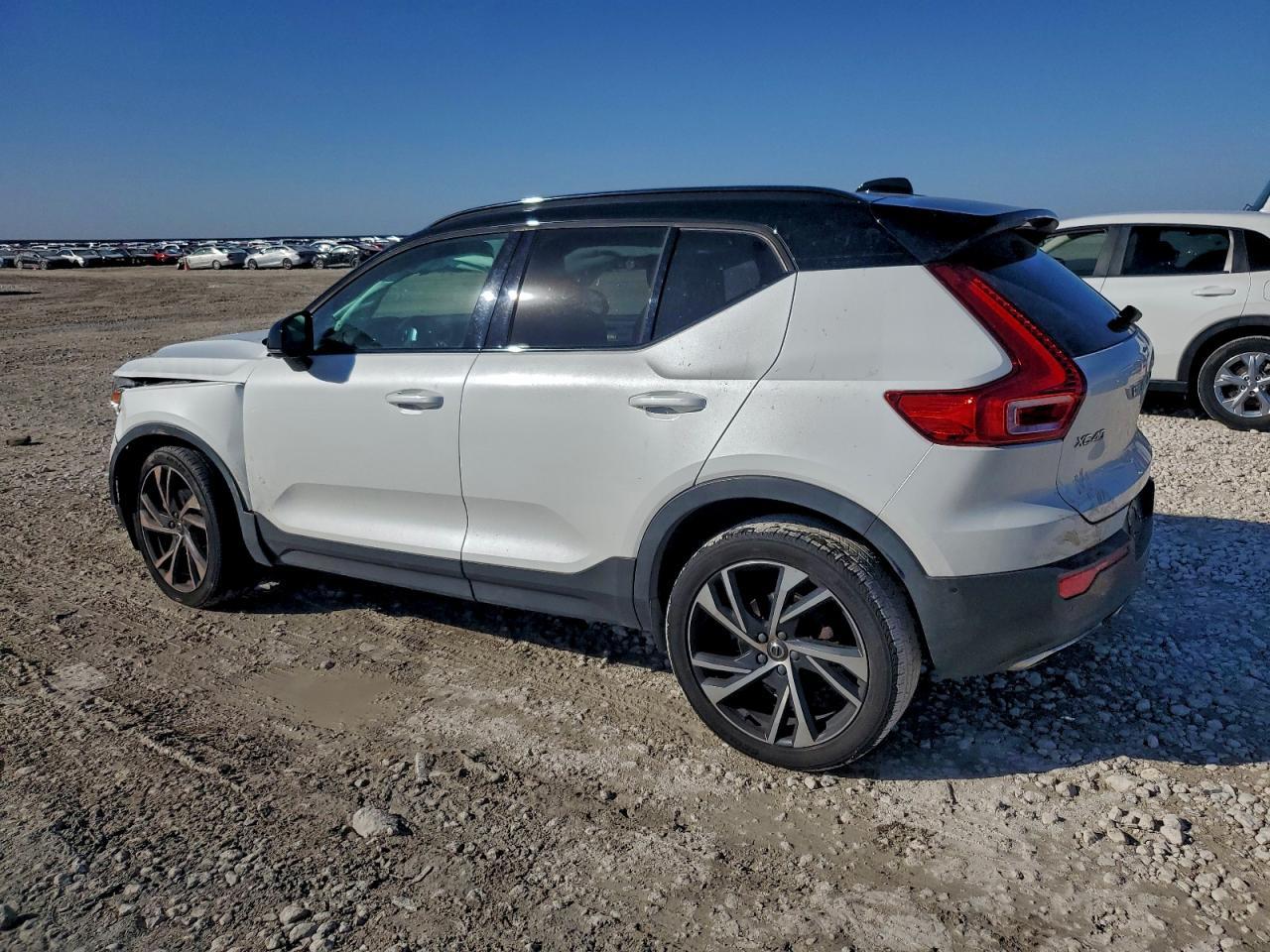 2019 VOLVO XC40
