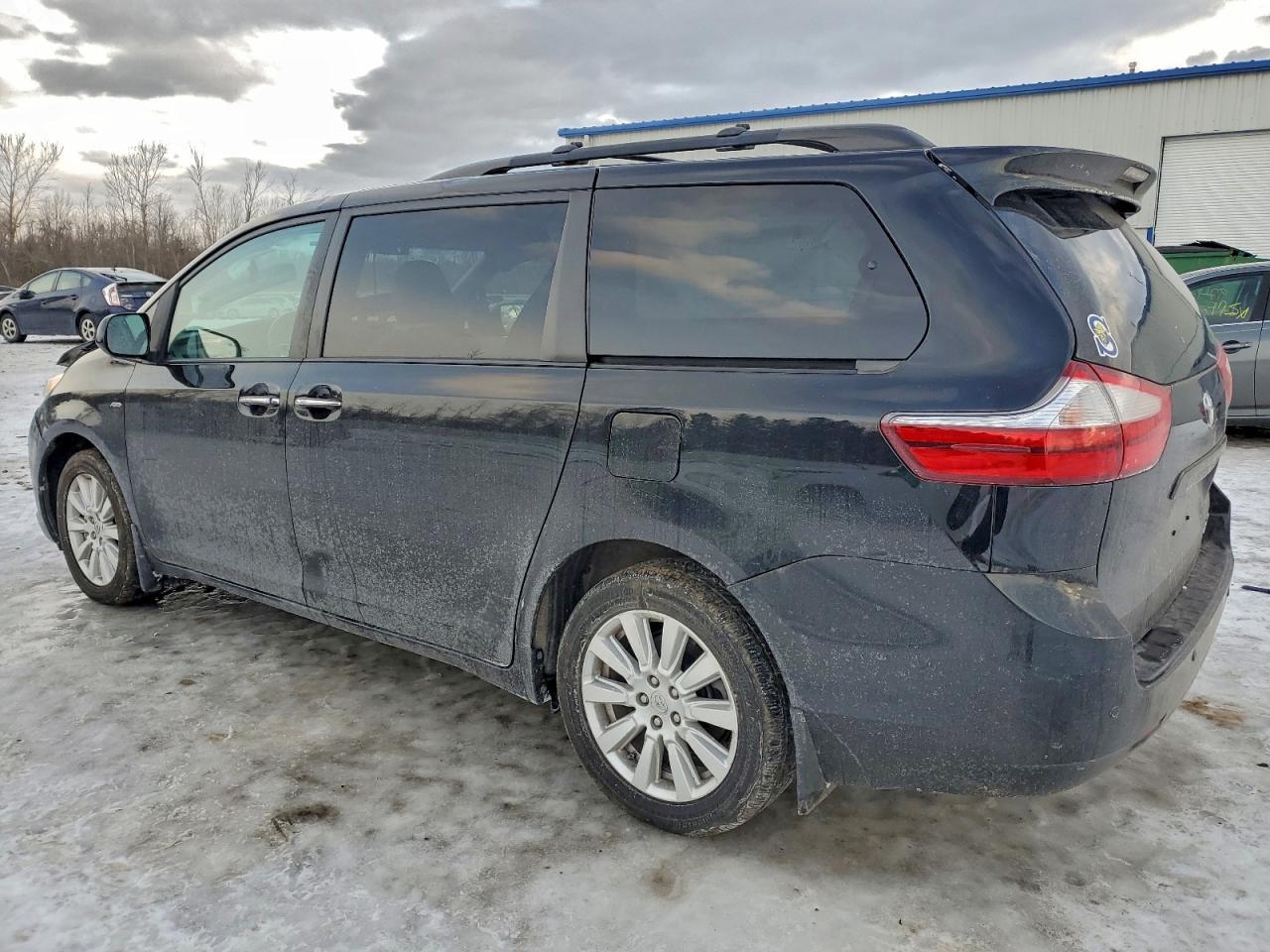 2017 TOYOTA SIENNA