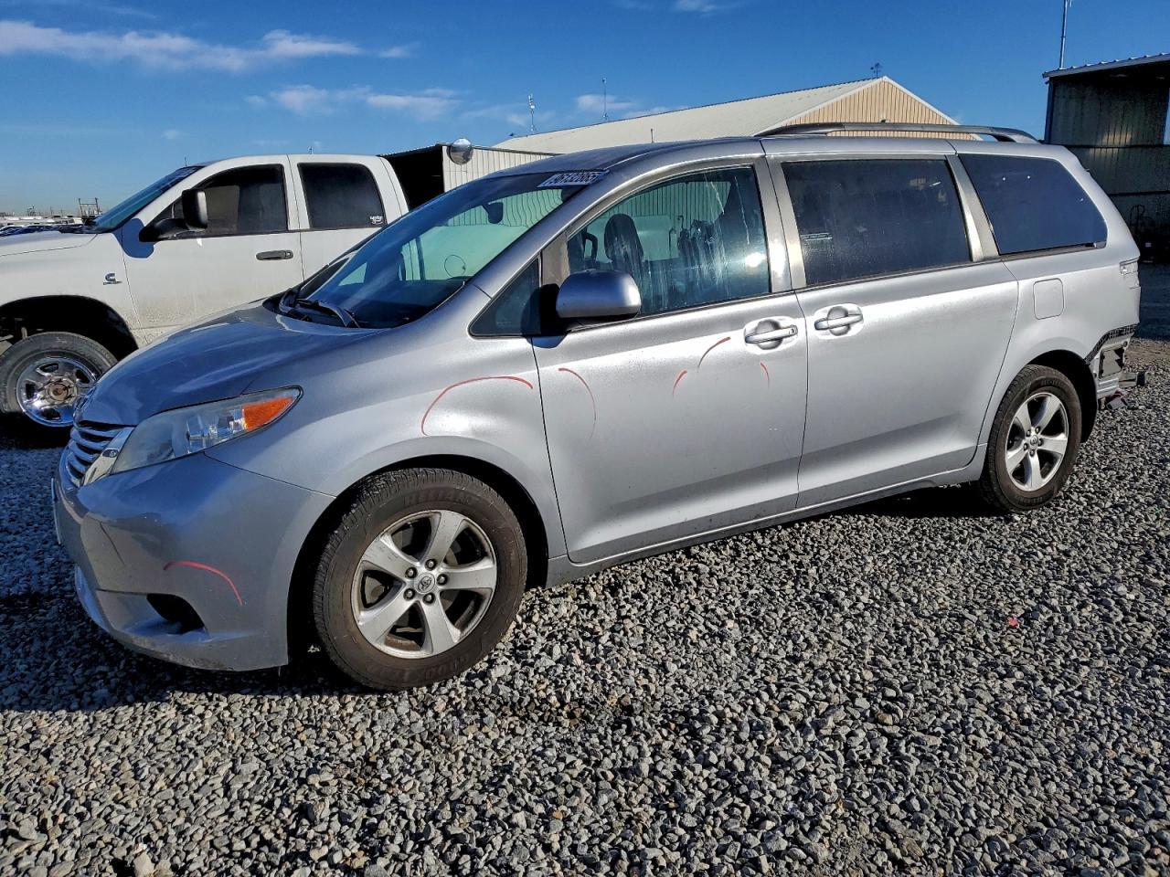 2017 TOYOTA SIENNA
