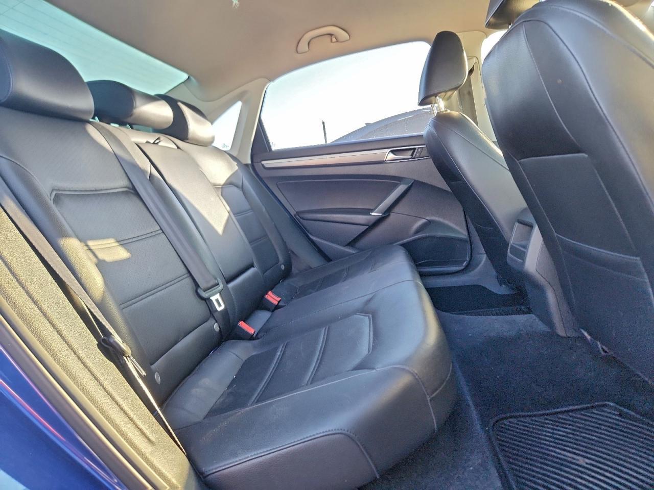 2016 VOLKSWAGEN Passat