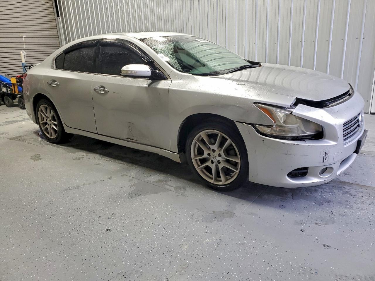2011 NISSAN Maxima