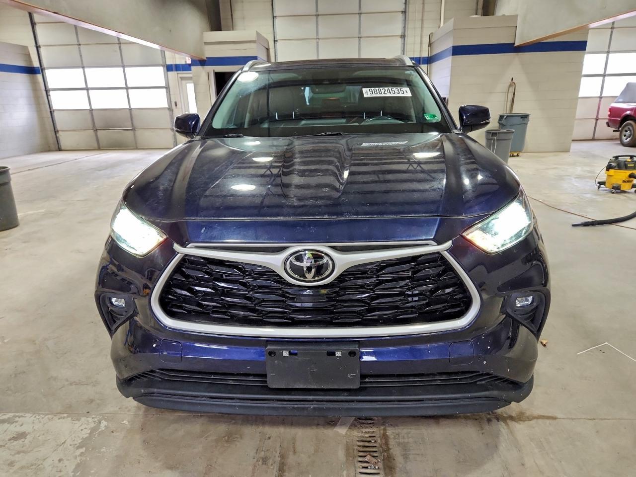 2022 TOYOTA HIGHLANDER