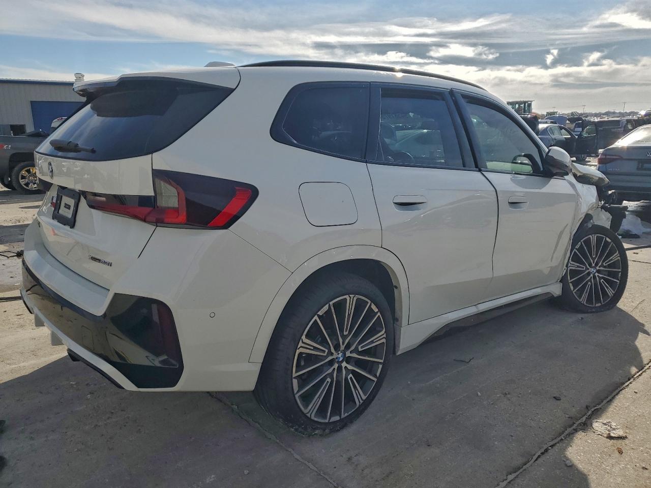 2025 BMW X1