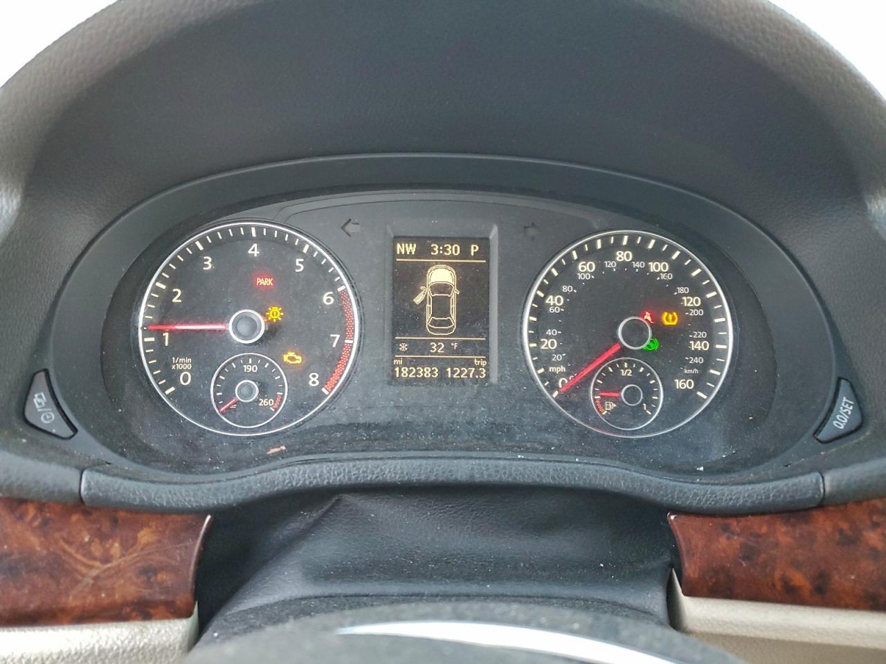 2013 VOLKSWAGEN Passat