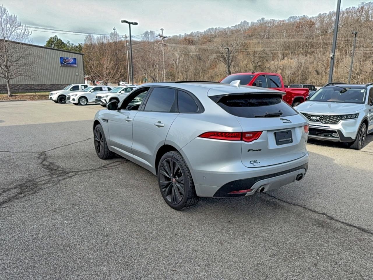 2017 JAGUAR F-Pace