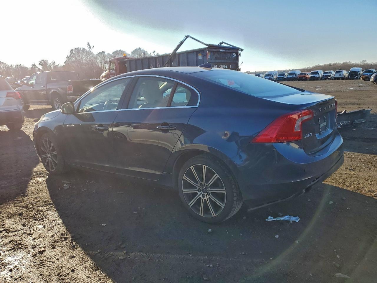 2015 VOLVO S60