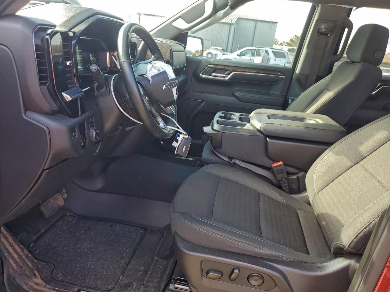 2024 CHEVROLET Silverado