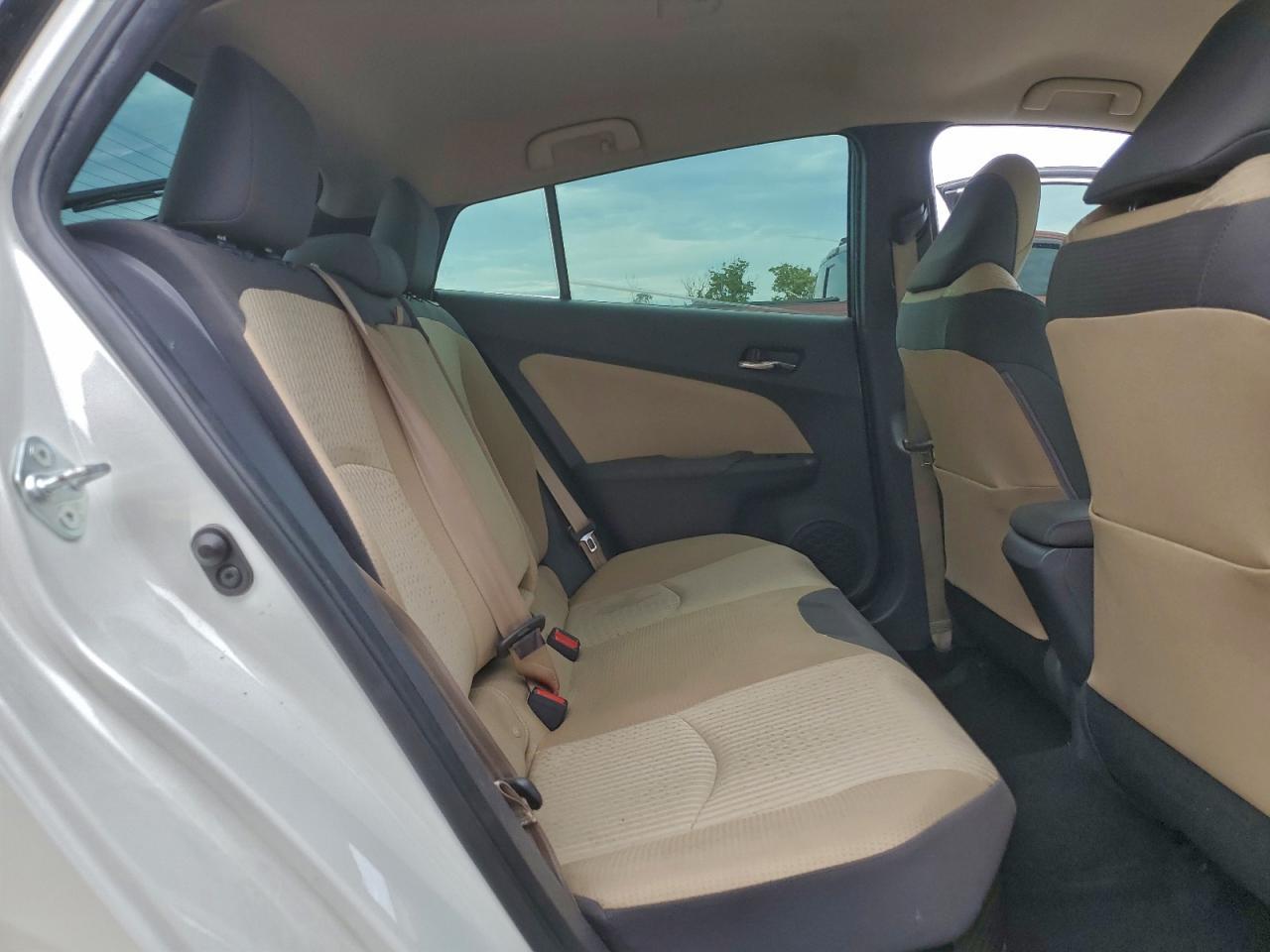 2016 TOYOTA PRIUS
