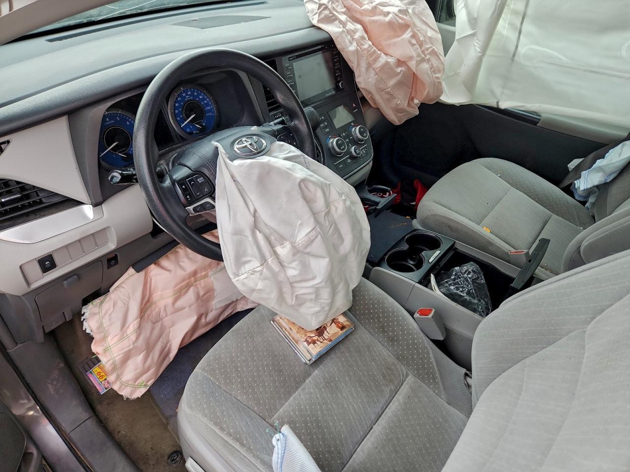 2018 TOYOTA SIENNA