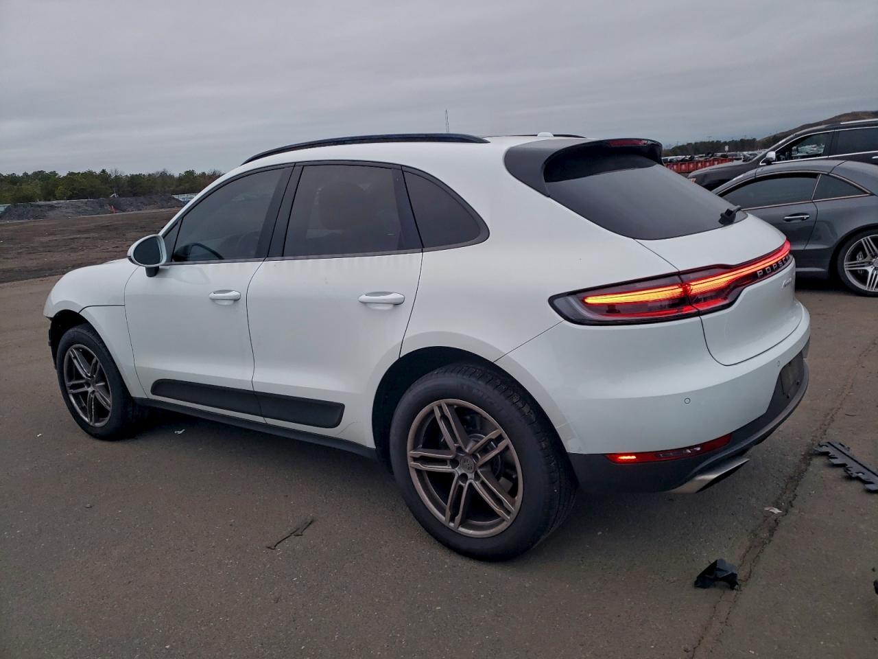 2020 PORSCHE Macan