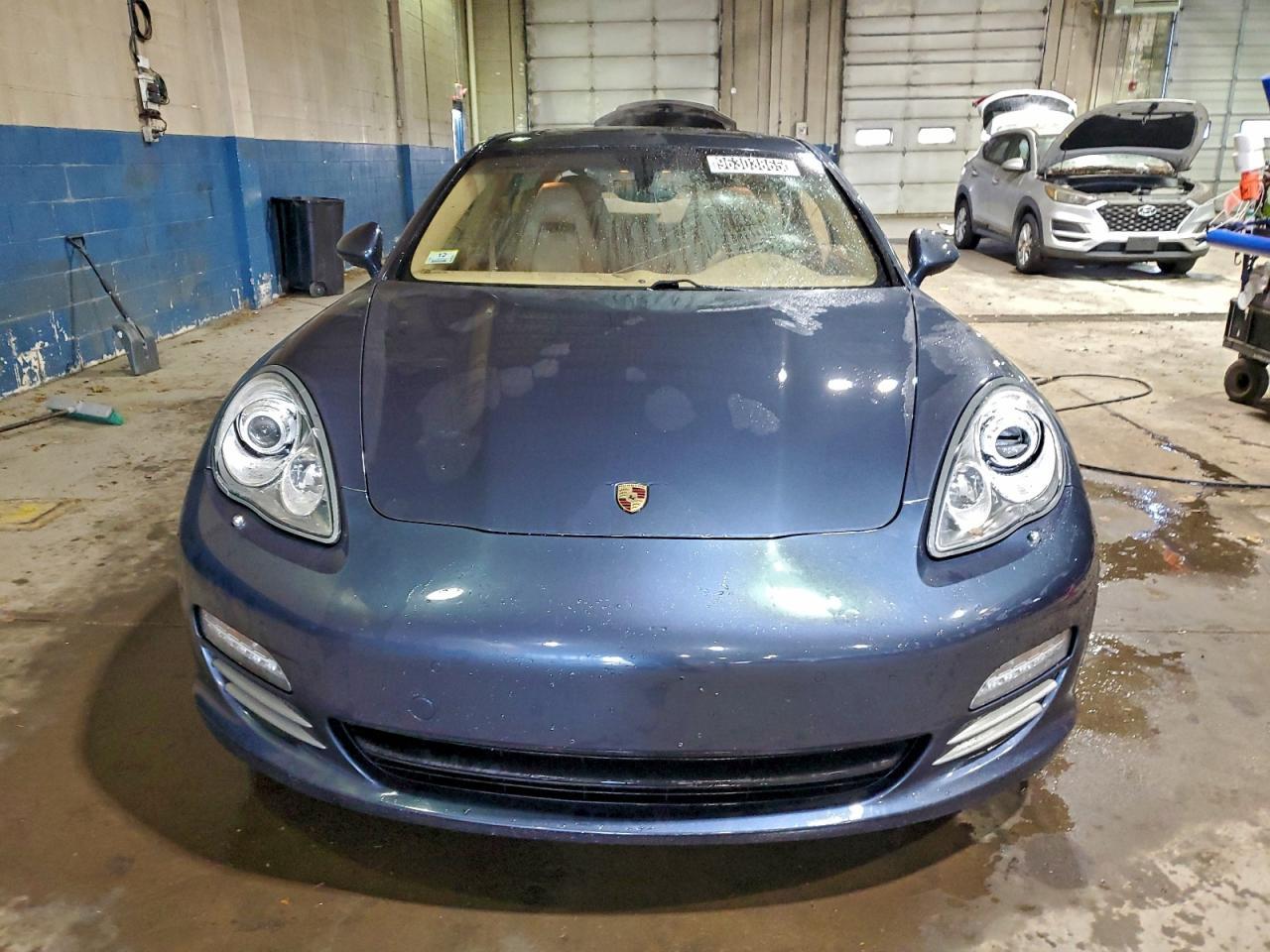 2010 PORSCHE Panamera