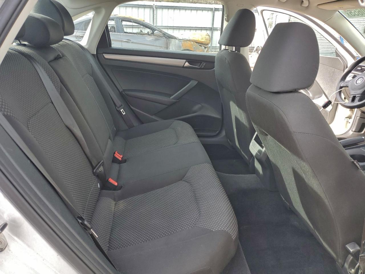2012 VOLKSWAGEN Passat
