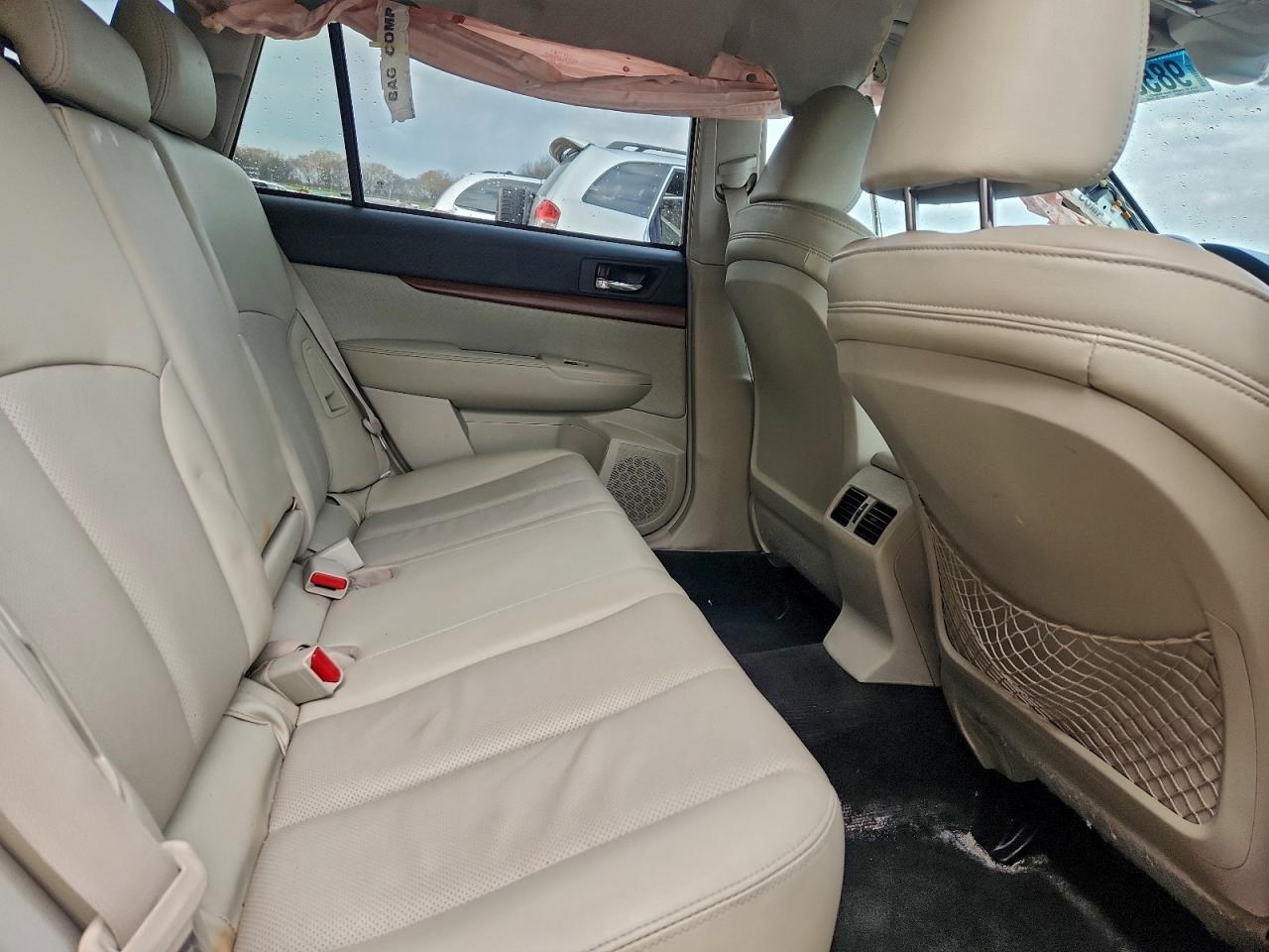 2013 SUBARU Outback