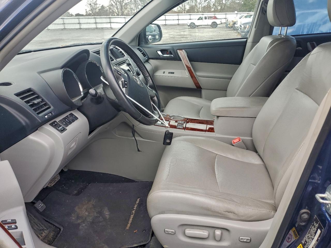 2013 TOYOTA HIGHLANDER