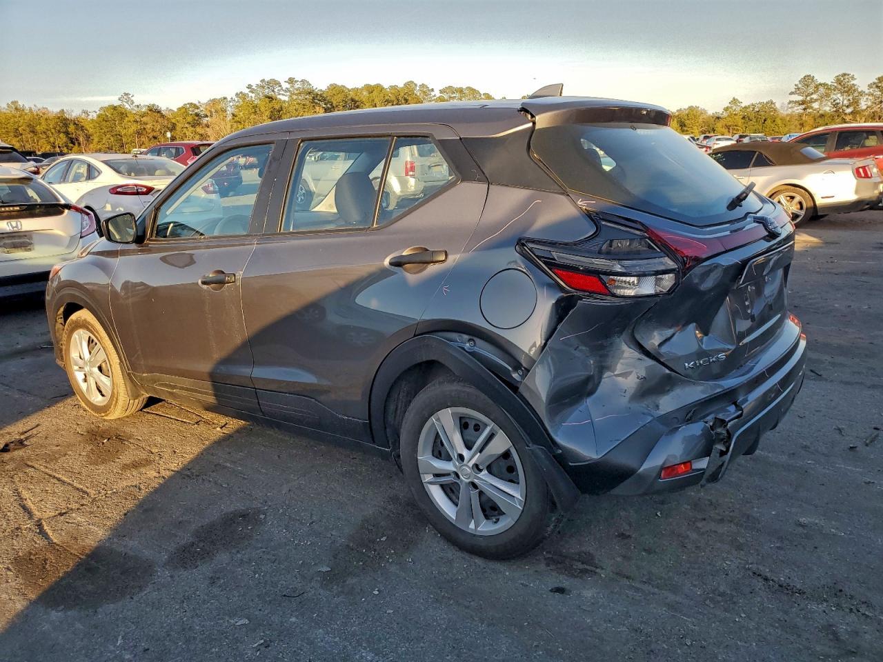 2025 NISSAN KICKS