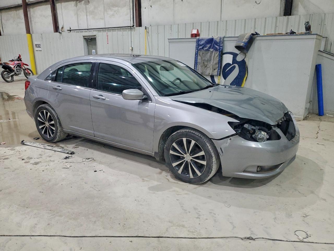 2013 CHRYSLER 200