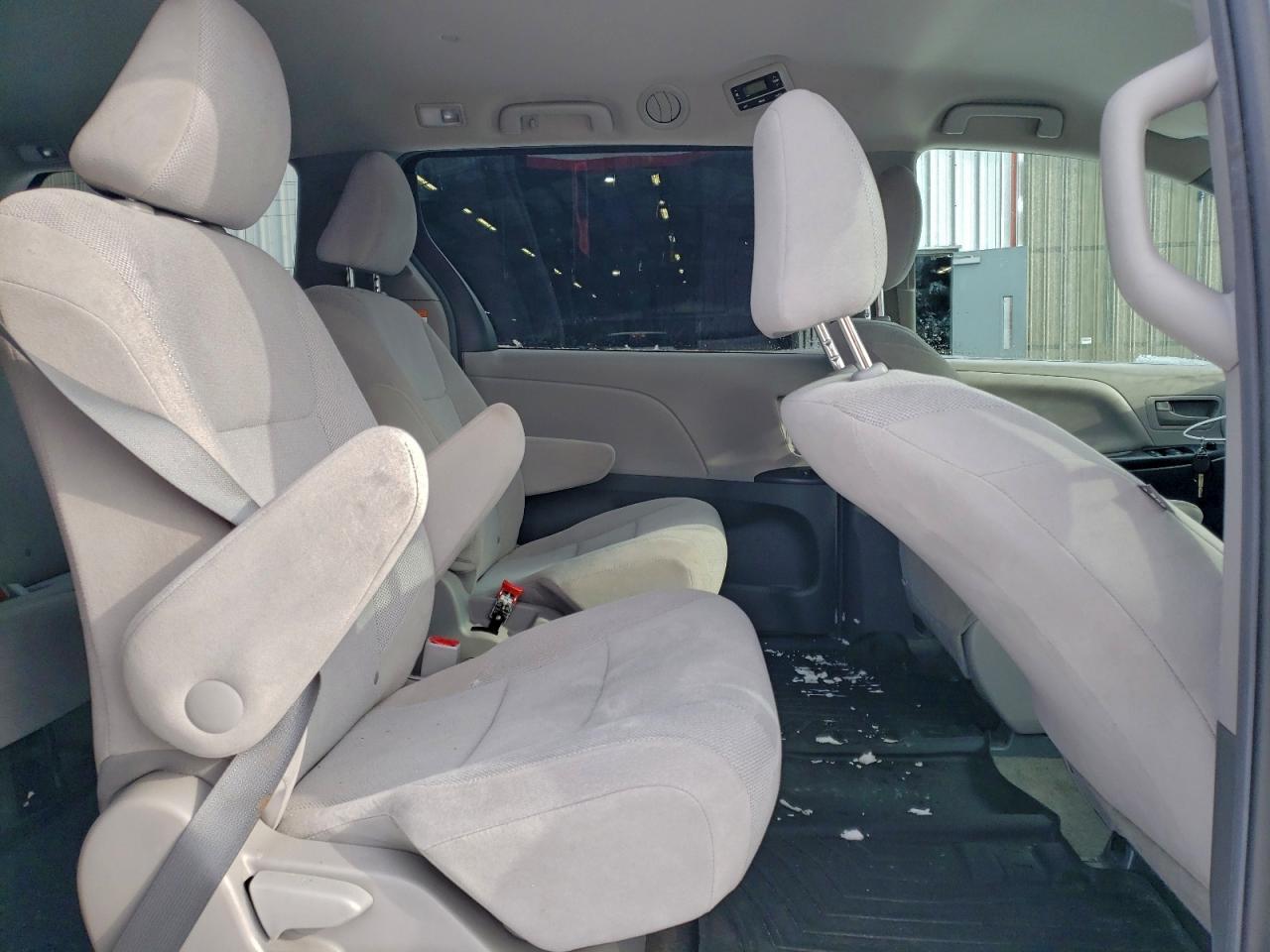 2017 TOYOTA SIENNA