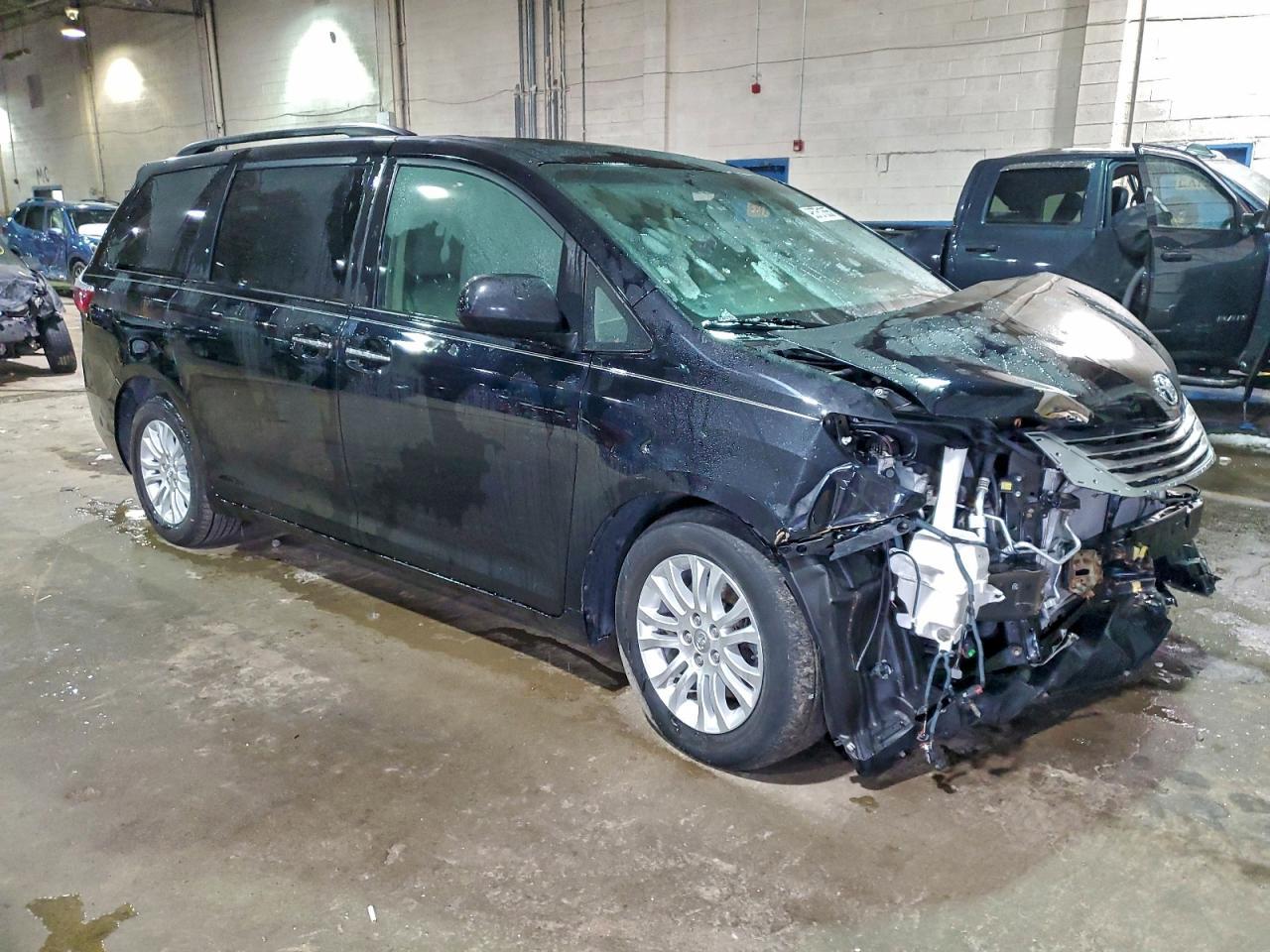 2017 TOYOTA SIENNA