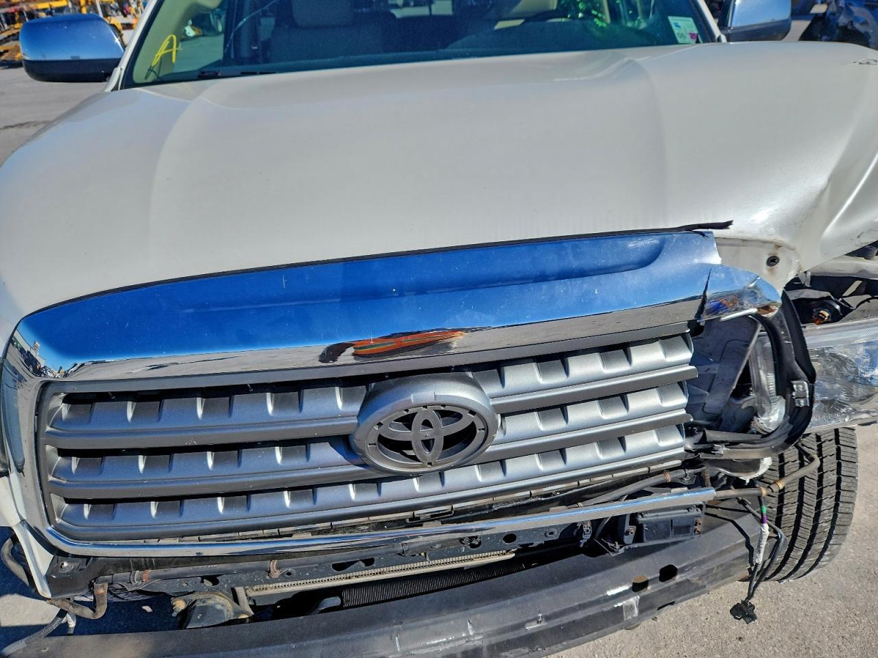 2016 TOYOTA Sequoia