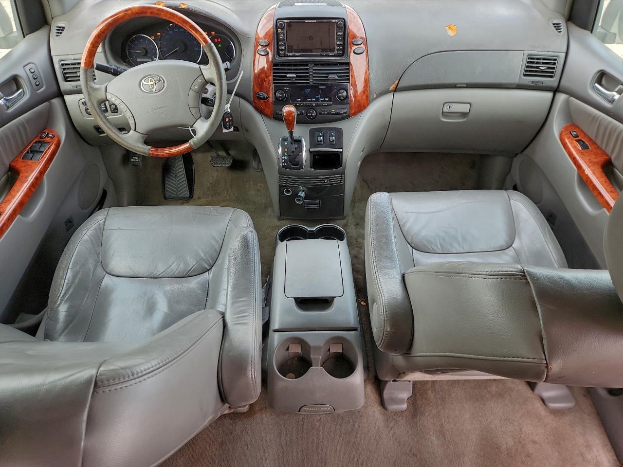 2010 TOYOTA SIENNA