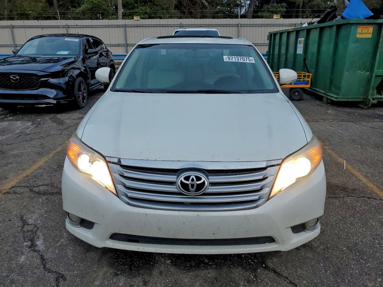 2012 TOYOTA Avalon