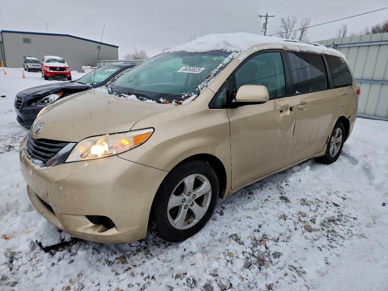 2012 TOYOTA SIENNA