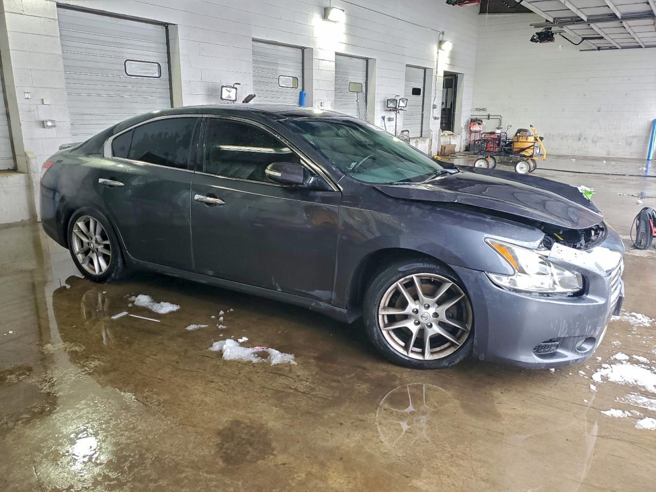 2011 NISSAN Maxima