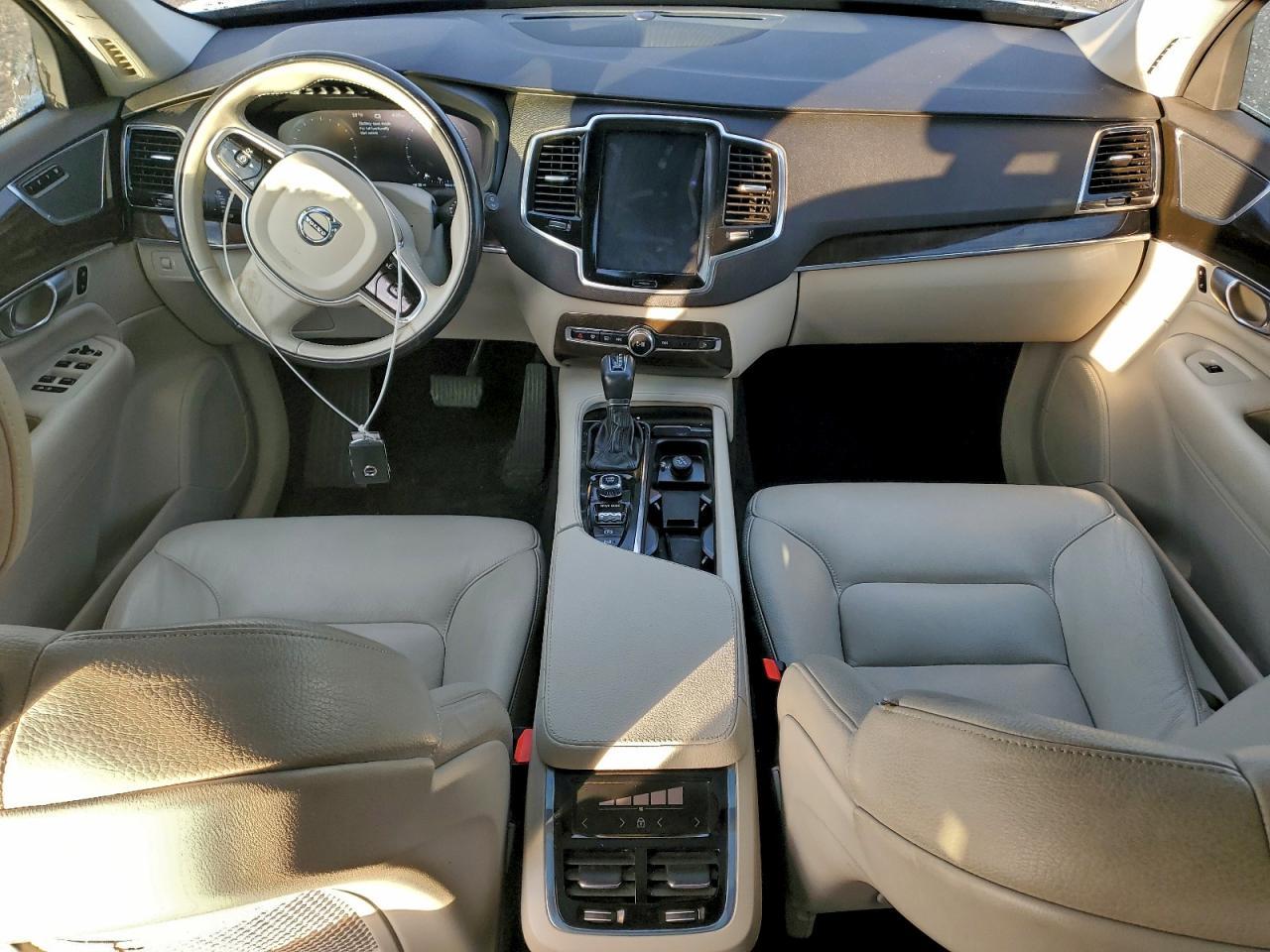 2018 VOLVO XC90