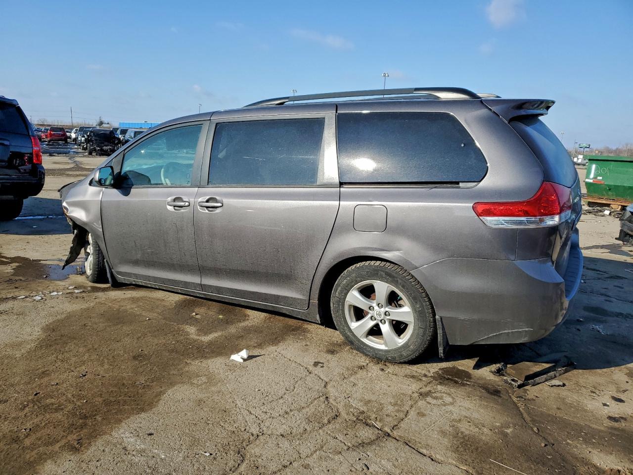 2012 TOYOTA SIENNA